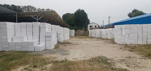  如何對擠塑板進行現(xiàn)場的施工操作呢？